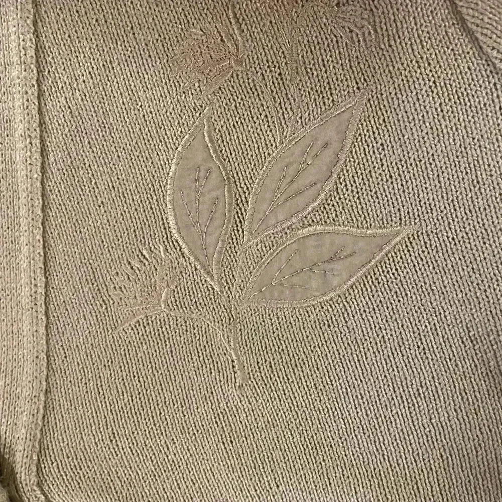 ๐ฅ6/$20 or 10/$40. Future Lady sweater - Picture 7 of 10